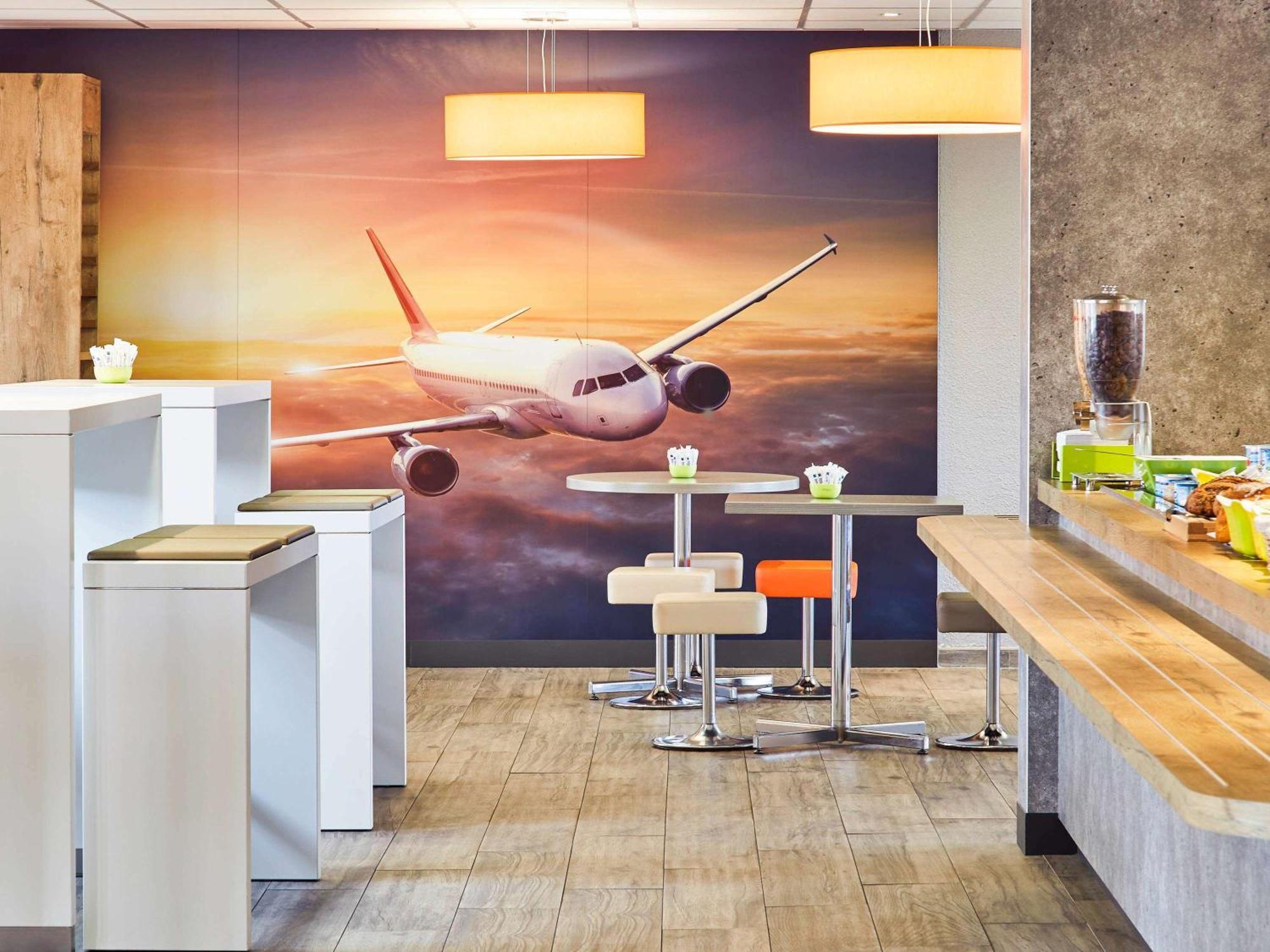 Ibis Budget Marseille Aeroport Provence Vitrolles  Exterior foto