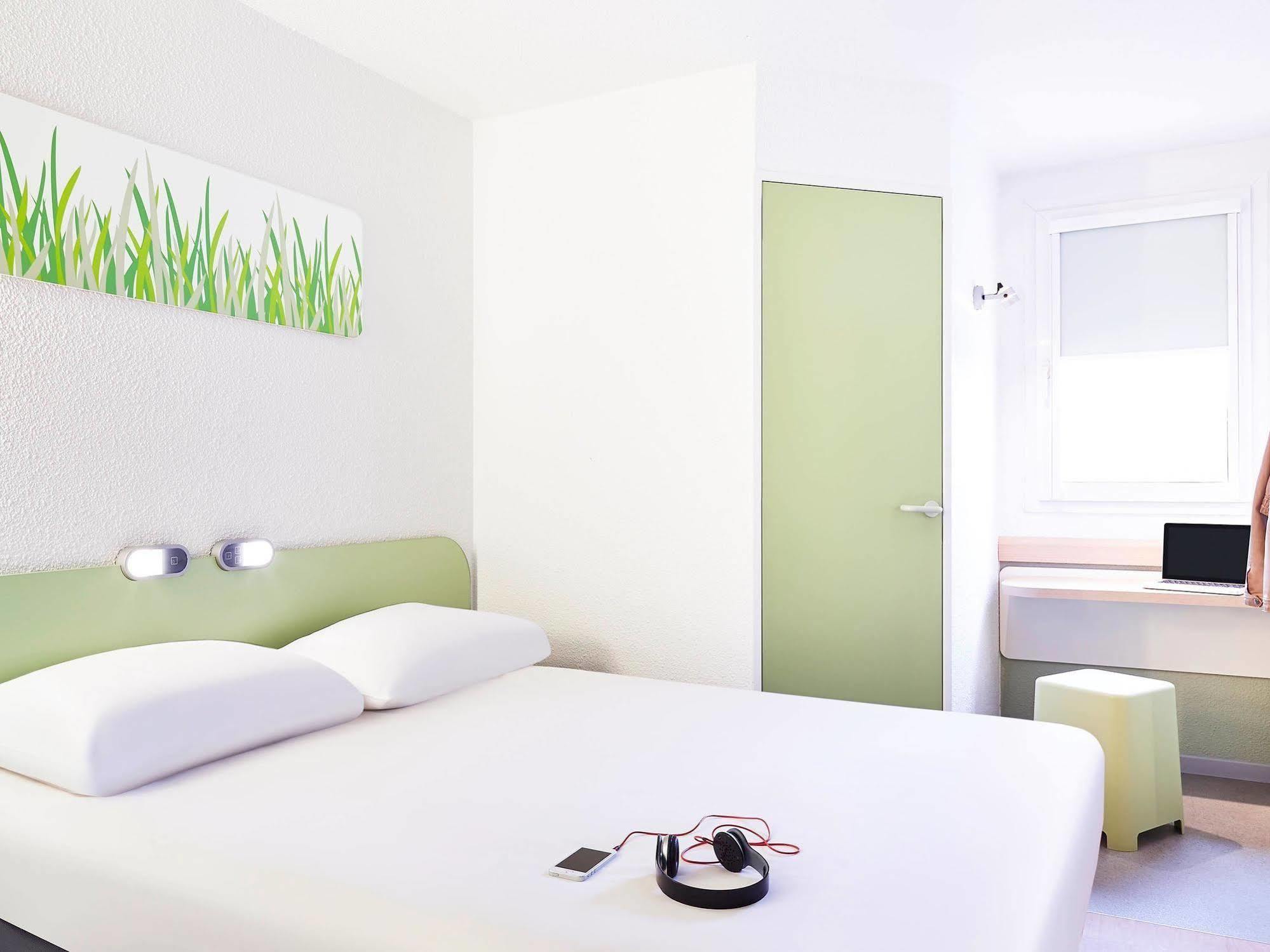 Ibis Budget Marseille Aeroport Provence Vitrolles  Exterior foto