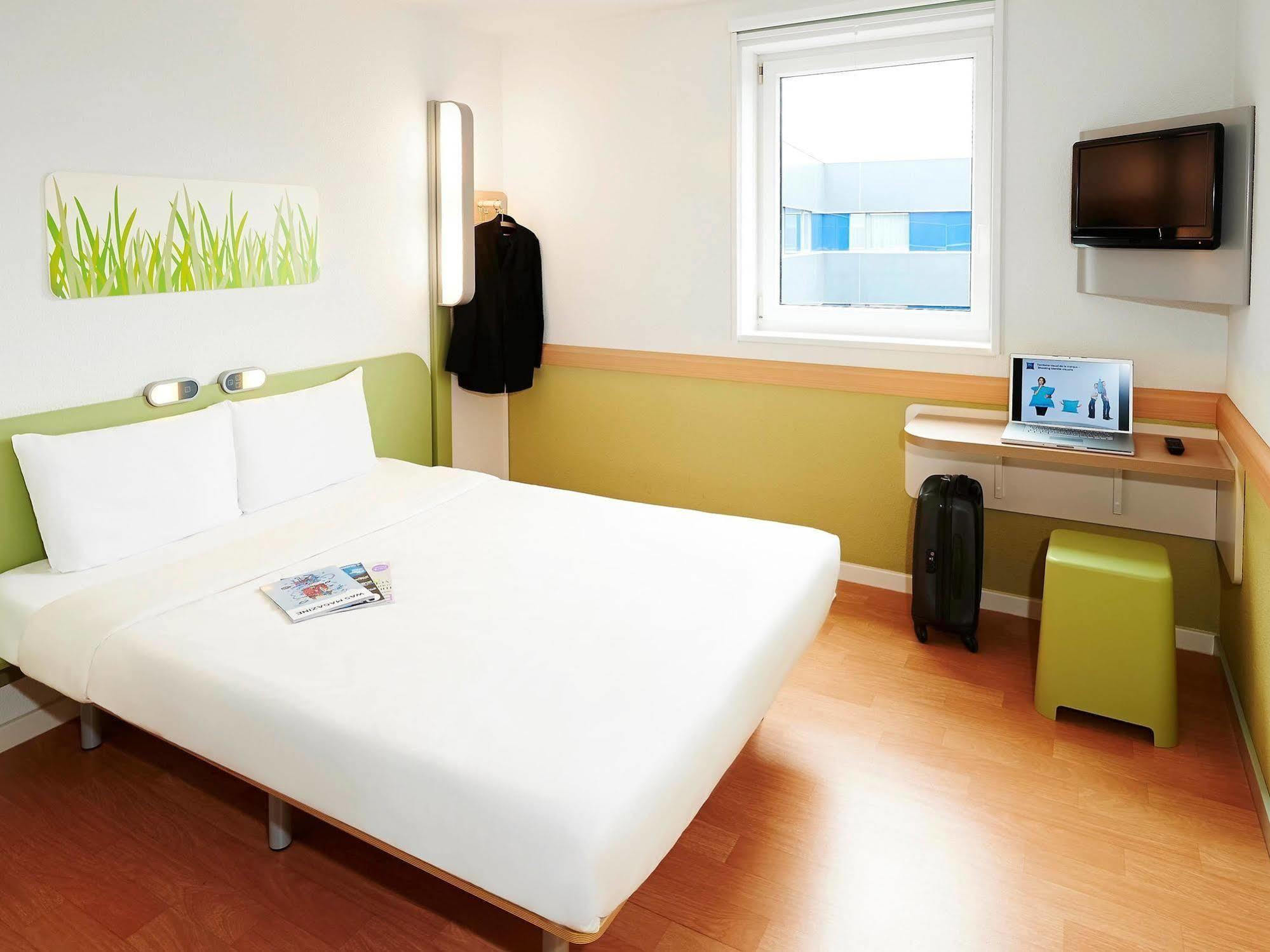 Ibis Budget Marseille Aeroport Provence Vitrolles  Exterior foto